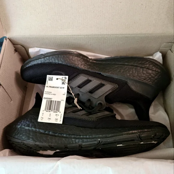 BNWT Adidas Ultraboost Women Black - Picture 1 of 5